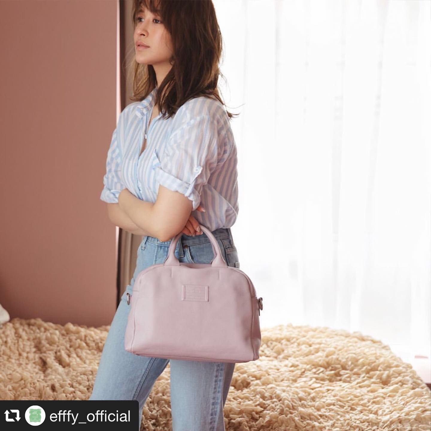 #repost @efffy_official via @PhotoAroundApp .【efffy】2020SS NEW COLLECTION..〈2WAY BOSTON BAG〉MIC2-05 ¥24,000＋TAX素材:イタリア製スムース牛革イタリアのファクトリーブランド IO PELLEとのコラボレーションモデル。シンプルなフォルムに特別な技法で表面を隆起させたefffyのネームプレートがデザインポイント。使い勝手の良い大きさのタウンボストンはショルダーストラップを付けて2wayで使用可能。#efffy #エフィー #革小物 #革トート #ItalianMaterial #ITALY製シュリンク牛革 #春夏新作バッグ#春夏コーデ#春夏大人バッグ#春夏トートeバッグ#コンビカラーバッグ#バイカラーリュック#オトナのリュック#フリンジバッグ#ショルダーバッグ#ハンドバッグ#野崎萌香#nozakimoeka#nozaki_moeka