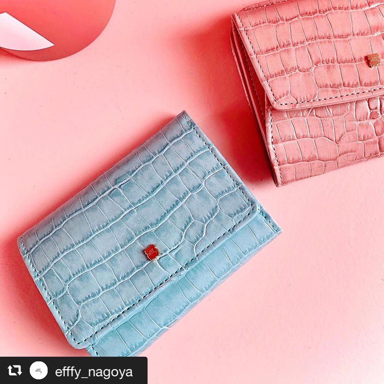 #repost @efffy_nagoya via @PhotoAroundApp #Repost @efffy_official with @get_repost・・・.【efffy】2020SS NEW COLLECTION 〈がま口三つ折りウォレット〉IN4-01 ¥10,000＋TAX素材:日本製クロコエンボス加工牛革透明感のある発色が特徴な、日本製クロコエンボス加工牛革を使用スモールプレートがフェミニンな印象◎人気の三つ折りがま口ウォレットです♪#エフィー #efffy #革小物 #革トート #ItalianMaterial #ITALY製シュリンク牛革 #春夏新作バッグ#春夏コーデ#春夏大人バッグ#春夏トートeバッグ #コンビカラーバッグ#バイカラーリュック#オトナのリュック#フリンジバッグ#ショルダーバッグ#ハンドバッグ