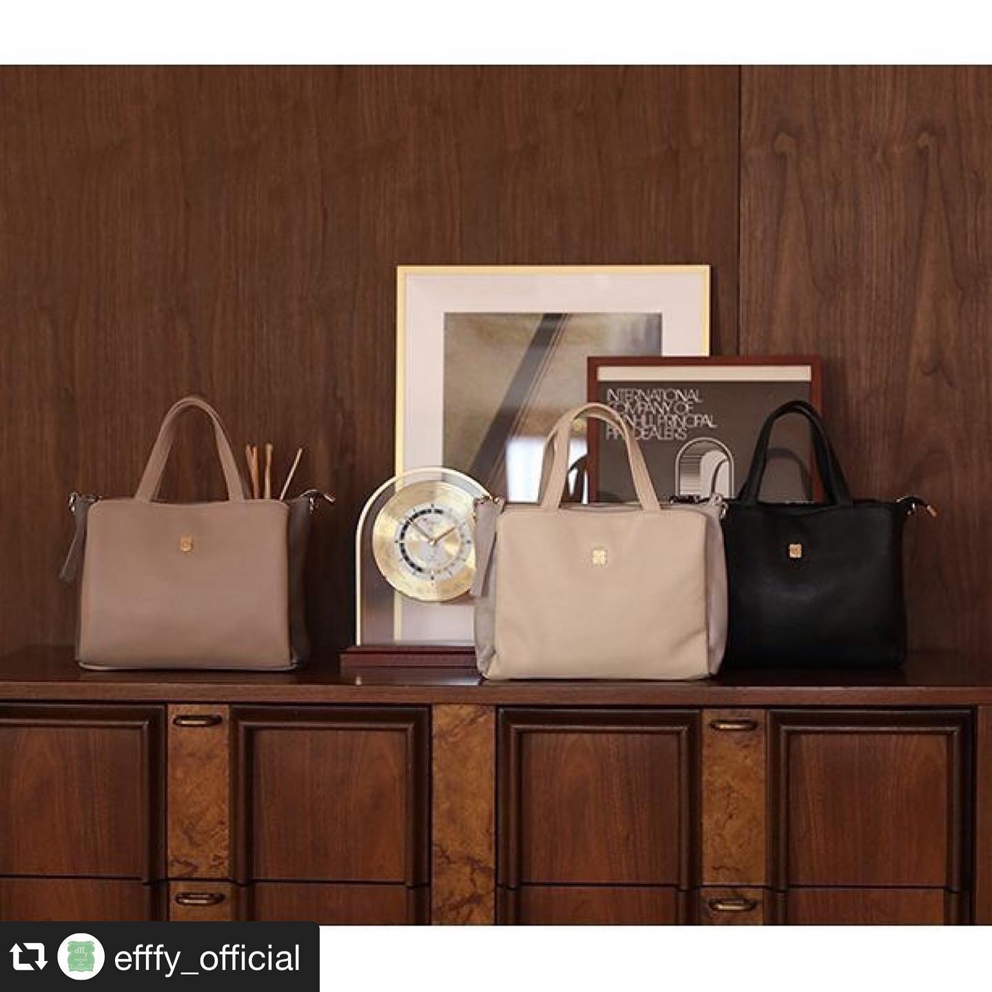 #repost @efffy_official via @PhotoAroundApp .【efffy】2020SS NEW COLLECTION..〈2WAY HAND BAG〉MIC3-23 ¥20,000＋TAX素材:イタリア製シュリンク牛革イタリアのファクトリーブランド BRUNO ROSSIとのコラボレーションモデル。シンプルなフォルムに機能的な使い勝手の良いポケットを搭載。ショルダーストラップを付けて2wayで使用可能。#エフィー #革小物 #革トート #ItalianMaterial #ITALY製シュリンク牛革 #春夏新作バッグ#春夏コーデ#春夏大人バッグ#春夏トートeバッグ#コンビカラーバッグ#バイカラーリュック#オトナのリュック#フリンジバッグ#ショルダーバッグ#ハンドバッグ
