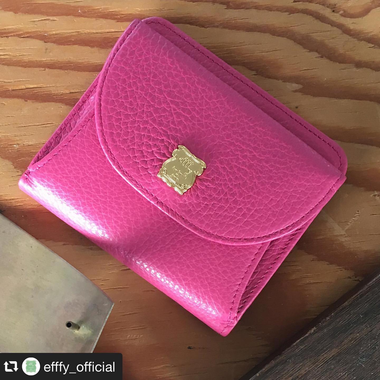 #repost @efffy_official via @PhotoAroundApp .【efffy】Mothers Day Gift Item.TK1-83 ¥10,000＋TAX 素材/イタリア製シュリンク牛革母の日にオススメのギフトアイテムをご紹介致します上質なイタリア製のシュリンク牛革を使用したコンパクト財布◎毎日使う物だからこそ、ちょっと良い物を日頃の感謝の気持ちを込めて、贈り物に♪#efffy #エフィー #革小物 #革トート #ItalianMaterial #ITALY製シュリンク牛革 #春夏新作バッグ#春夏コーデ#春夏大人バッグ#春夏トートバッグ#コンビカラーバッグ#バイカラーリュック#オトナのリュック#フリンジバッグ#ショルダーバッグ#ハンドバッグ#財布#wallet #母の日 #mothersday #ギフト #gift