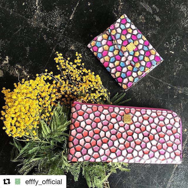 #Repost @efffy_official with @get_repost・・・New  ItemLファスナー長財布　IN3-21 ¥13,500＋TAX二つ折り財布　IN3-22 ¥12,500＋TAXきらめくステンドグラスにインスパイアされた春の新作幾重にも連なる色彩の美しさに気分もアガるあなたはどっちにときめく？#efffy#エフィー#Wallet#ウォレット#革小物#財布#バッグ#ItalianMaterial#Pochette#ポシェット#ロングウォレット#二つ折り財布#ボックス型コイン財布#カラフル小物#春色財布#牛革財布#春夏新作革小物#イタリアシュリンク素材#2waybag#春財布#春コーデ