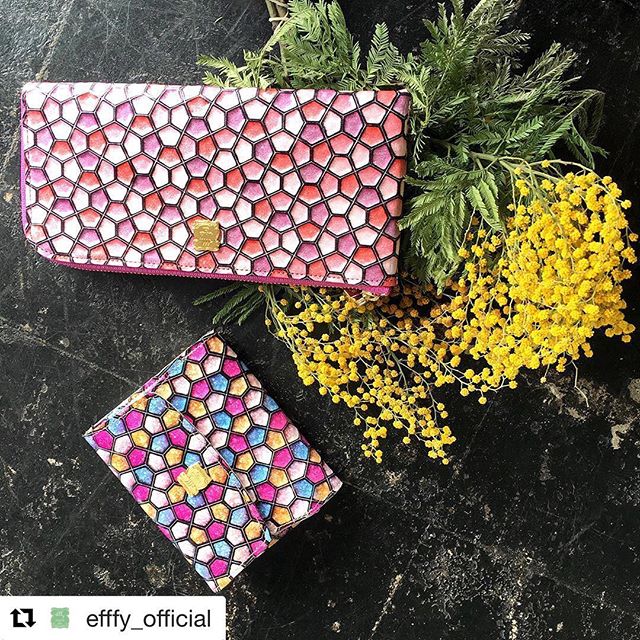 #Repost @efffy_official with @get_repost・・・New  ItemLファスナー長財布　IN3-21 ¥13,500＋TAX二つ折り財布　IN3-22 ¥12,500＋TAXきらめくステンドグラスにインスパイアされた春の新作幾重にも連なる色彩の美しさに気分もアガるあなたはどっちにときめく？#efffy#エフィー#Wallet#ウォレット#革小物#財布#バッグ#ItalianMaterial#Pochette#ポシェット#ロングウォレット#二つ折り財布#ボックス型コイン財布#カラフル小物#春色財布#牛革財布#春夏新作革小物#イタリアシュリンク素材#2waybag#春財布#春コーデ
