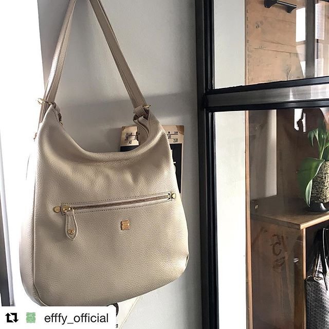#Repost @efffy_official with @get_repost・・・新色 アイボリー　２WAYリュックEN1-20 ¥19,000＋TAXこの春のマストカラーアイボリーが登場。コーディネイトを選ばない新色のアイボリーができました。ゴールドジッパーとのバランスでほどよくエレガントな仕上がり。イタリア製シュリンク素材のやわらかな素材感もうれしい。春のいちおしです。#efffy#エフィー#Wallet#ウォレット#革小物#財布#バッグ#ItalianMaterial#Pochette#ポシェット#ロングウォレット#二つ折り財布#ボックス型コイン財布#カラフル小物#春色財布#牛革財布#春夏新作革小物#イタリアシュリンク素材#2waybag#春財布#春ショルダー#春コーデ