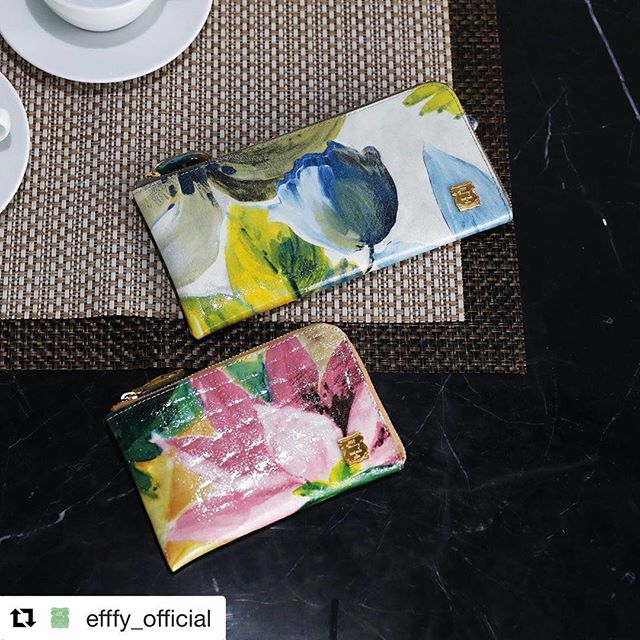 #Repost @efffy_official with @get_repost・・・.【efffy】Mothers Day Gift Item.DO1-01 ¥15,000＋TAX DO1-02 ¥11,000＋TAX素材/イタリア製フラワープリントクロコエンボス加工エナメル牛革母の日にオススメのギフトアイテムをご紹介致しますイタリア製の牛革にフリーハンドで描いた様な優しいタッチの花柄が印象的なお財布◎柄の出方によって表情が異なり、一点物に近いデザインはギフトにピッタリ♪#efffy #エフィー #革小物 #革トート #ItalianMaterial #ITALY製シュリンク牛革 #春夏新作バッグ#春夏コーデ#春夏大人バッグ#春夏トートバッグ#コンビカラーバッグ#バイカラーリュック#オトナのリュック#フリンジバッグ#ショルダーバッグ#ハンドバッグ#財布#wallet #母の日 #mothersday #ギフト #gift