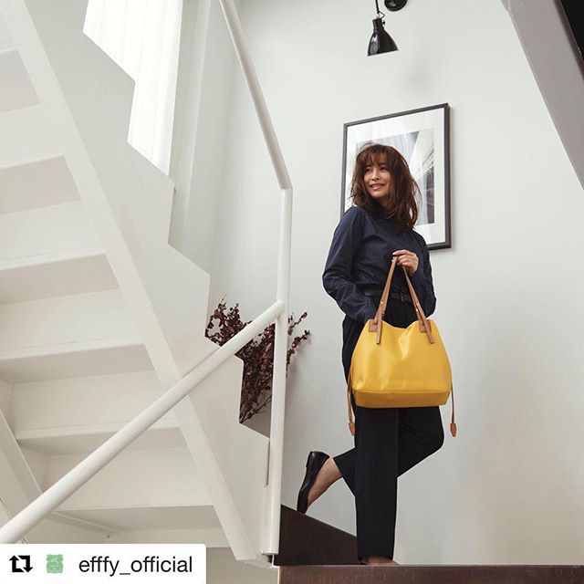 #Repost @efffy_official with @get_repost・・・.【efffy】2020SS NEW COLLECTION ..〈TOTE BAG〉HS2-15 ¥13,800＋TAX素材:ナイロン×日本製天然シュリンク牛革上品な光沢感のあるナイロン生地で糸は不純物の少ない「ミラコスモ️」を使用その為透明感があり発色性が高く、強度があるのが特徴ですハンドルは日本製牛革を使用シンプルなフォルムの巾着トート◎A4ファイルが収納出来、弱撥水加工なので雨の日も便利♪#エフィー #efffy #革小物 #革トート #ItalianMaterial #ITALY製シュリンク牛革 #春夏新作バッグ#春夏コーデ#春夏大人バッグ#春夏トートeバッグ #コンビカラーバッグ#バイカラーリュック#オトナのリュック#フリンジバッグ#ショルダーバッグ#ハンドバッグ