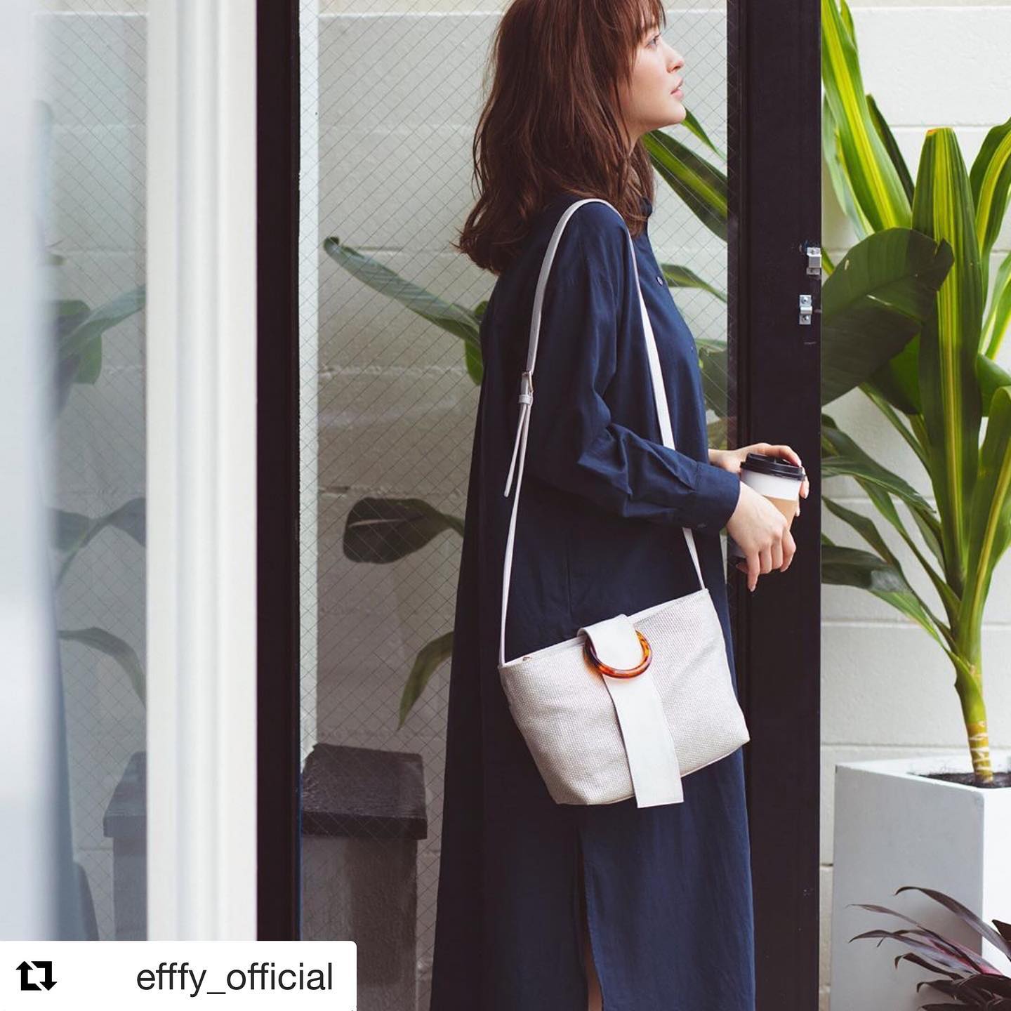 #Repost @efffy_official with @get_repost・・・.【efffy】2020SS NEW COLLECTION ..〈SHOULDER BAG〉NS3-18 ¥13,800＋TAX素材:メタリックプリントコットン&ジュード×日本製天然シュリンク牛革コットンとジュード(麻)の混紡素材。箔プリントを施したほのかなメタリック感が特徴です。べっ甲調のリングがデザインポイント◎#エフィー #efffy #革小物 #革トート #ItalianMaterial #ITALY製シュリンク牛革 #春夏新作バッグ#春夏コーデ#春夏大人バッグ#春夏トートeバッグ #コンビカラーバッグ#バイカラーリュック#オトナのリュック#フリンジバッグ#ショルダーバッグ#ハンドバッグ#野崎萌香 #nozakimoeka#moeka_nozaki