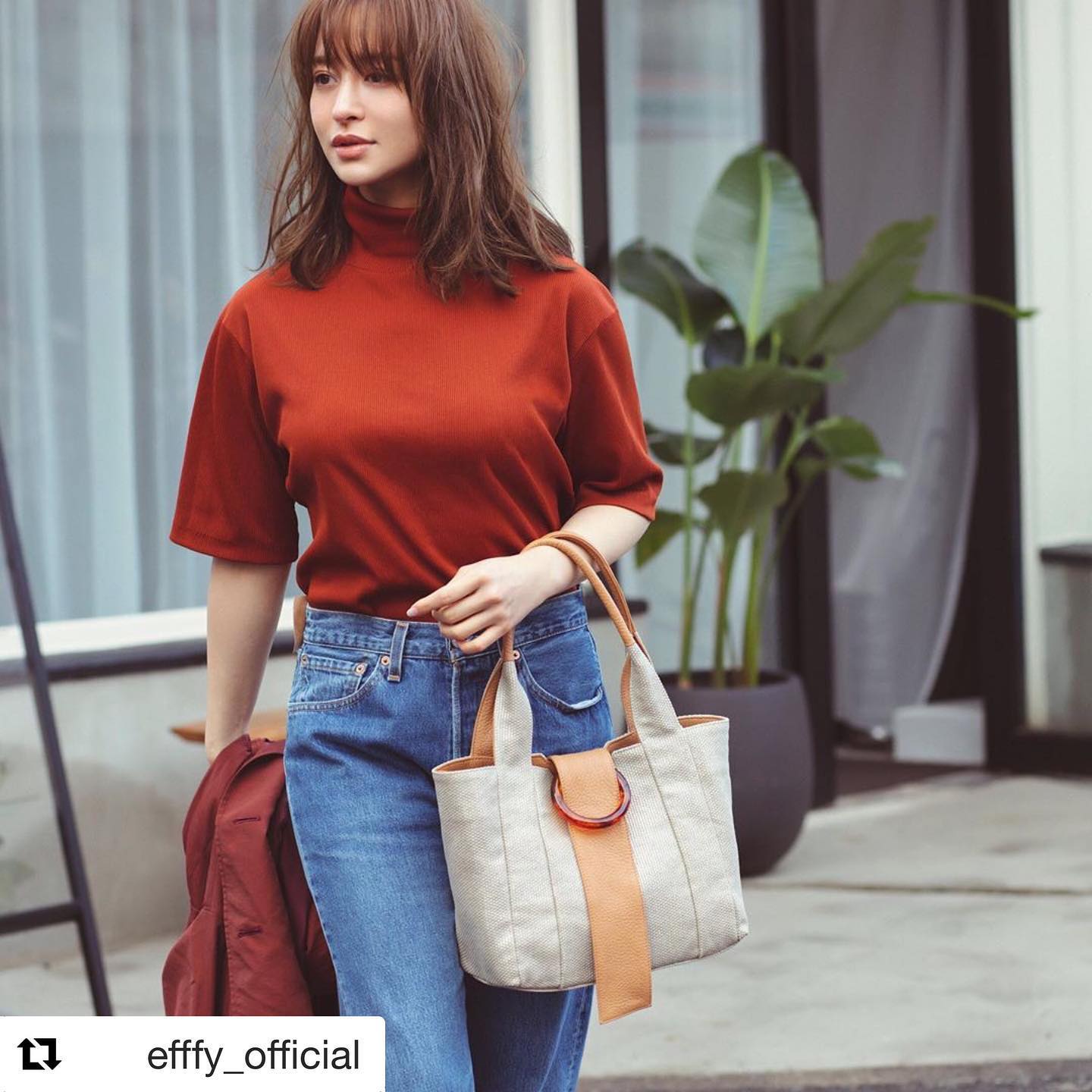 #Repost @efffy_official with @get_repost・・・.【efffy】2020SS NEW COLLECTION ..〈TOTE BAG〉NS3-17 ¥15,500＋TAX素材:メタリックプリントコットン&ジュード×日本製天然シュリンク牛革コットンとジュード(麻)の混紡素材。箔プリントを施したほのかなメタリック感が特徴です。べっ甲調のリングがデザインポイント◎#エフィー #efffy #革小物 #革トート #ItalianMaterial #ITALY製シュリンク牛革 #春夏新作バッグ#春夏コーデ#春夏大人バッグ#春夏トートeバッグ #コンビカラーバッグ#バイカラーリュック#オトナのリュック#フリンジバッグ#ショルダーバッグ#ハンドバッグ#野崎萌香 #nozakimoeka#moeka_nozaki
