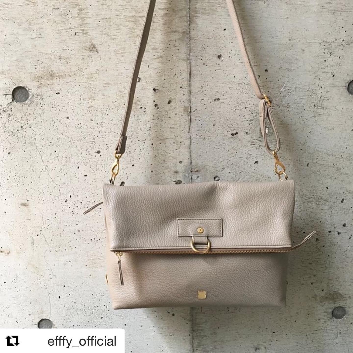 #Repost @efffy_official with @get_repost・・・.【efffy】STANDARD COLLECTION 〈3way ONE SHOULDER BAG〉MF1-30 ¥21,000＋TAX発色が良く柔らかいイタリア製シュリンク牛革を使用ショルダー、リュック、クラッチと3wayで使用が可能◎コーデに合わせて使い分け出来ます♪#エフィー #efffy #革小物 #革トート #ItalianMaterial #ITALY製シュリンク牛革 #春夏新作バッグ#春夏コーデ#春夏大人バッグ#春夏トートeバッグ #コンビカラーバッグ#バイカラーリュック#オトナのリュック#フリンジバッグ#ショルダーバッグ#ハンドバッグ