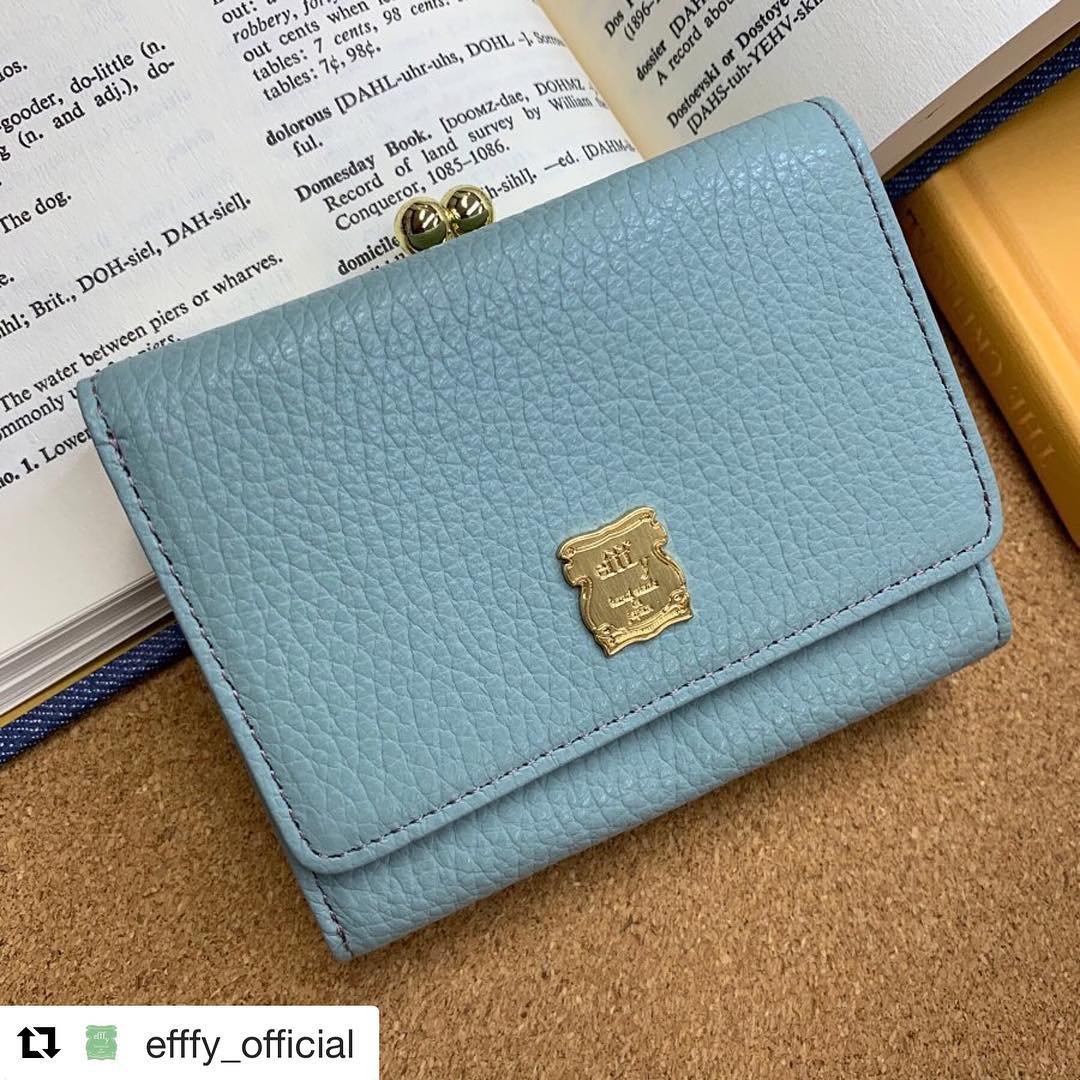 #Repost @efffy_official with @get_repost・・・.【efffy】 ..〈がま口三つ折り財布〉GV5-09 ¥10,000＋TAX素材:イタリア製シュリンク牛革6/20は天赦日と一粒万倍日が重なる2020年では2回しか訪れない貴重な開運日！お財布の新調には最高な開運日となっていますefffyオススメはこちらのイタリア製牛革を使用したカラフルなミニ財布♪この機会にお財布を新しくしてみては如何でしょうか？#エフィー #efffy #革小物 #革トート #革財布 #ミニ財布 #ItalianMaterial #ITALY製シュリンク牛革 #春夏新作バッグ#春夏コーデ#春夏大人バッグ#春夏トートeバッグ #コンビカラーバッグ#バイカラーリュック#オトナのリュック#フリンジバッグ#ショルダーバッグ#ハンドバッグ　#天赦日 #一粒万倍日 #開運 #金運アップ