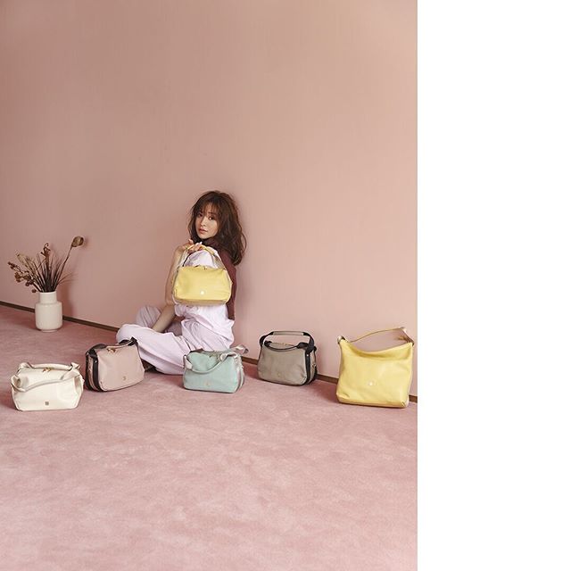 .【efffy】2020SS NEW COLLECTION 2019年に大好評を得たアイテムのNEW COLOR が登場パステルカラーが仲間入り♪HS2-04 ¥16,500＋TAX 2way ショルダーバッグHS2-05 ¥15,500＋TAX 2way ミニボストン素材/イタリア製シュリンク牛革#efffy #エフィー #革小物 #革トート #ItalianMaterial #ITALY製シュリンク牛革 #春夏新作バッグ#春夏コーデ#春夏大人バッグ#春夏トートバッグ#コンビカラーバッグ#バイカラーリュック#オトナのリュック#フリンジバッグ#ショルダーバッグ#ハンドバッグ#野崎萌香#nozaki_moeka#moeka_nozaki