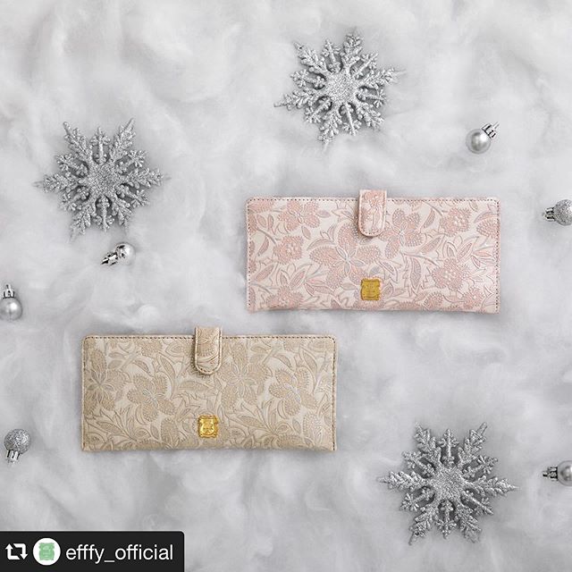 #repost @efffy_official via @PhotoAroundApp . Christmas gift Collection .フラットロングウォレットTK1-98 ¥7,800＋TAX . .花束のようなウォレット。まるでブーケのような美しいウォレット。毎日持ち歩くだけで気分も上がりそう。2020年に向けてお財布も新しく。ほら、毎日いいことが起こりそう。クリスマスギフトにも素敵。素材/日本製フラワー、エンボス加工牛革#efffy#エフィー#革小物#財布#バッグ#ItalianMaterial#Pochette#カラフル小物#牛革財布#秋冬新作革小物#2waybag#秋冬コーデ#牛革スムース素材#エナメル加工牛革財布#クリスマス小物#ロングウォレット#おとな長財布#カラフル財布#おしゃれ財布#クリスマスギフト#幸運財布 #トリエ京王調布