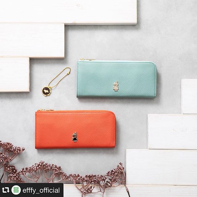 #repost @efffy_official via @PhotoAroundApp . ラウンド長財布 /  Lファスナー長財布 / スマホケースMEJ1-04 ¥15,000＋TAXMEJ1-06 ¥13,500＋TAXMEJ1-07 ¥7,500＋TAXムーミン谷の人気者と一緒に過ごす新しい年。ミーはひょっとしてあなたの中にもいるかもしれない不思議な存在。きっと楽しい相棒になってくれる！ .素材/ITALY製シュリンク牛革#efffy#エフィー#革小物#財布#バッグ#ItalianMaterial#カラフル財布#牛革財布#新作革小物#冬コーデ#ロングウォレット#おとな長財布#カラフル財布#おしゃれ財布 #財布新調 #財布ブランド #ムーミン#ムーミンバレーパーク #moomin #コラボ#イタリア#フィンランド #トリエ京王調布