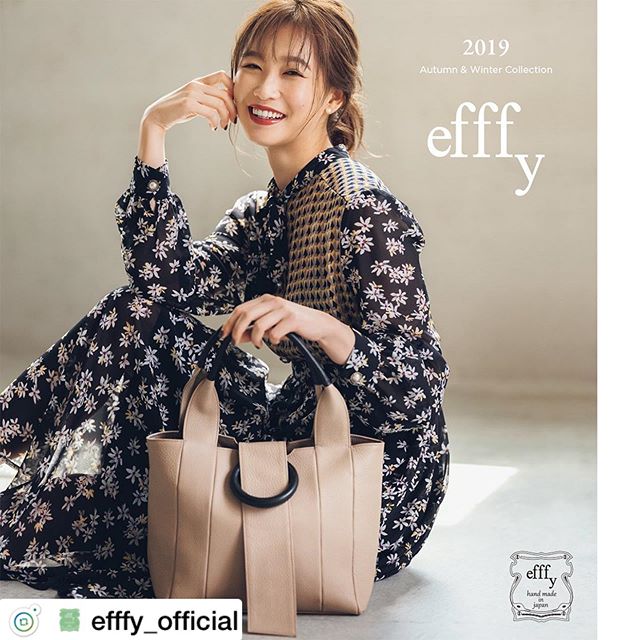 . 2019 Autumn ＆ Winter Collection catalogもうお気に入りの秋冬バッグは見つけた！？ ただいまefffy各店舗で、新作カタログを配付中です。秋冬コーデを盛り上げる新作を今すぐチェックして！.#efffy#エフィー#Wallet#ウォレット#革小物#財布#バッグ#ItalianMaterial#Pochette#ポシェット#ロングウォレット#二つ折り財布#ボックス型コイン財布#カラフル小物#牛革財布#秋冬新作小物#2waybag#ホワイトリュックサック#牛革リュックサック#牛革スムース素材#2wayボストンバッグ#赤バッグ#ベイクドカラー#ヤナギダマサミ#谷川りさこ