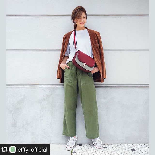 #repost @efffy_official via @PhotoAroundApp . 2019 Autumn ＆ Winter Collection .2way ショルダーバッグ.NS4-03（大）  BK/BR/GBE/WI ¥13,800＋TAX .NS4-04（小）  BK/BR/GBE/WI ¥12,800＋TAX .イメチェンできるショルダーベルトが楽しいバッグ。きちんと牛革バッグにカジュアルなショルダーベルトが今の気分。コーディネイトしだいでチェンジできるから飽きがこなくていい感じ。お店でさっそくチェックしてみて！.#efffy#エフィー#Wallet#ウォレット#革小物#財布#バッグ#ItalianMaterial#Pochette#ポシェット#ロングウォレット#二つ折り財布#ボックス型コイン財布#カラフル小物#牛革財布#秋冬新作革小物#2waybag#ストライプ#ベルト#カジュアルコーデ#秋冬コーデ#大人可愛い#牛革スムース素材#2wayバッグ#谷川りさこ#risakotanigawa#tanigawarisako