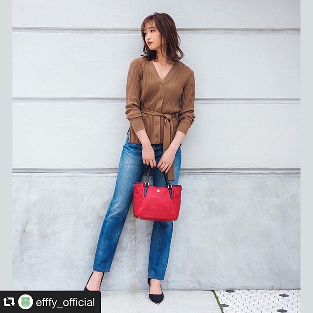 #repost @efffy_official via @PhotoAroundApp .2019 Autumn ＆ Winter Collection .2way ハンドバッグTS2-02  RE/PU/CAM/BK/GBE ¥24,500＋TAX .ルックスも使いやすさも最上級 .毎日持ちにちょうどいいサイズ感のバッグ。きちんときれいめのルックスでITALY製シュリンク牛革 × 日本製牛革の本格派素材だからどんなシーンでも対応してくれるのがうれしい。財布にスマホ、コスメグッズ、必要なものはここにイン！ .#efffy#エフィー#Wallet#ウォレット#革小物#財布#バッグ#ItalianMaterial#Pochette#ポシェット#ロングウォレット#二つ折り財布#ボックス型コイン財布#カラフル小物#牛革財布#秋冬新作革小物#2waybag#ホワイトリュックサック#牛革リュックサック#秋冬コーデ#牛革スムース素材#2wayボストンバッグ#エナメルバッグ#ヤナギダマサミ#ディアススキン#谷川りさこ