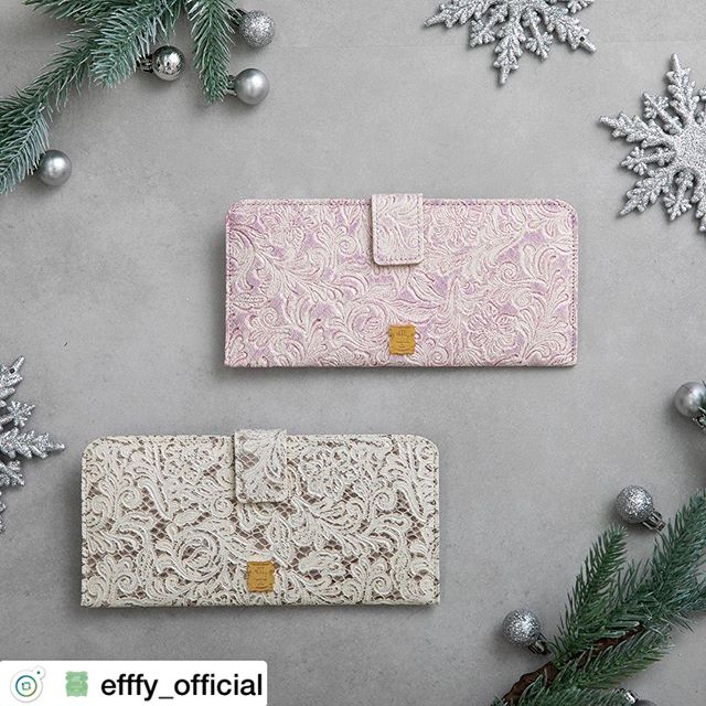 . Christmas gift Collection .フラットロングウォレットIN1-23 ¥7,800＋TAX . .キレイを贈る、クリスマス。大好きな友達へ、それとも、自分へ!?選ぶ楽しさ色々、efffyのクリスマスギフト。レースをイメージした柄が素敵なウォレット。その美しさに気持ちも華やぎそう。もう、クリスマスはすぐそこ。素材/ITALY製エンボス加工ゴートレザー 　アンティークメタリック仕上げ#efffy#エフィー#革小物#財布#バッグ#ItalianMaterial#Pochette#カラフル小物#牛革財布#秋冬新作革小物#2waybag#秋冬コーデ#牛革スムース素材#エナメル加工牛革財布#クリスマス小物#ロングウォレット#おとな長財布#カラフル財布#おしゃれ財布#クリスマスギフト