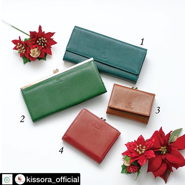 .[kissora_official] .福財布ウォッシャブルナッパ1. かぶせロングウォレット ¥ 16,000 ＋TAX2. ロングウォレット ¥ 13,000 ＋TAX3. 三ツ折りミニウォレット ¥ 10,000 ＋TAX4. ハーフウォレット ¥ 13,000 ＋TAX .きちんと、いつまでも。イタリアのタンナーのレシピに基づいてつくられた革にウォッシュ加工やドライミーリング（空打ち）をほどこしました。きちんと美しく、味のある引き締まった表情に仕上がっています。いつまでもつきあいたい、福を呼んでくれる財布たちです。#kissora#キソラ#レザー#革#革製品#バッグ#財布#レザーグッズ#革小物#kisssorajp#リンネル#スカイツリー#東京ソラマチ#オーダーバッグ#タンナー#鞣し#ベジタブルタンニン#経年変化#ユニセックス#本革小物#Wallet#ウォレット#カラフル革小物#財布#自分らしさ#オリジナル小物#オンリーワンギフト#オリジナル革小物#エイジング革小物#福財布