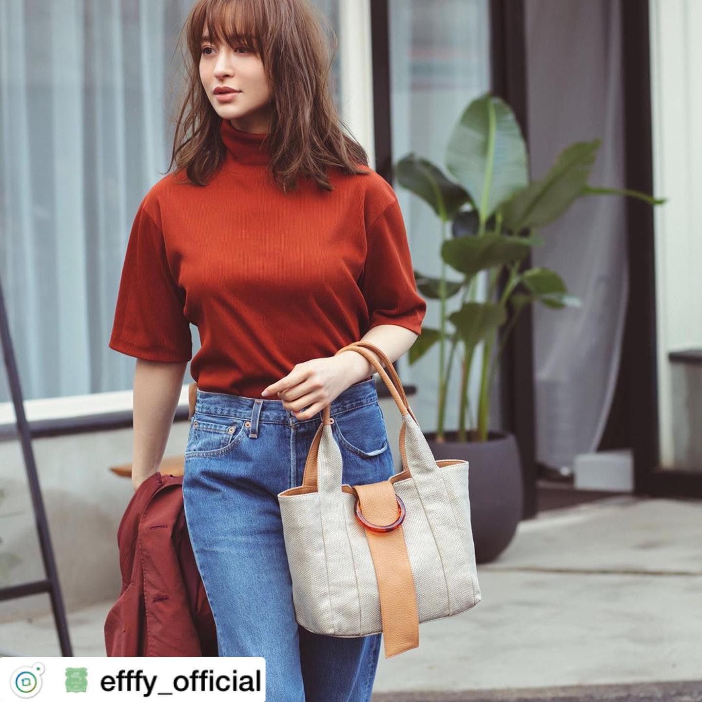 .【efffy】2020SS NEW COLLECTION ..〈TOTE BAG〉NS3-17 ¥15,500＋TAX素材:メタリックプリントコットン&ジュード×日本製天然シュリンク牛革コットンとジュード(麻)の混紡素材。箔プリントを施したほのかなメタリック感が特徴です。べっ甲調のリングがデザインポイント◎#エフィー #efffy #革小物 #革トート #ItalianMaterial #ITALY製シュリンク牛革 #春夏新作バッグ#春夏コーデ#春夏大人バッグ#春夏トートeバッグ #コンビカラーバッグ#バイカラーリュック#オトナのリュック#フリンジバッグ#ショルダーバッグ#ハンドバッグ#野崎萌香 #nozakimoeka#moeka_nozaki