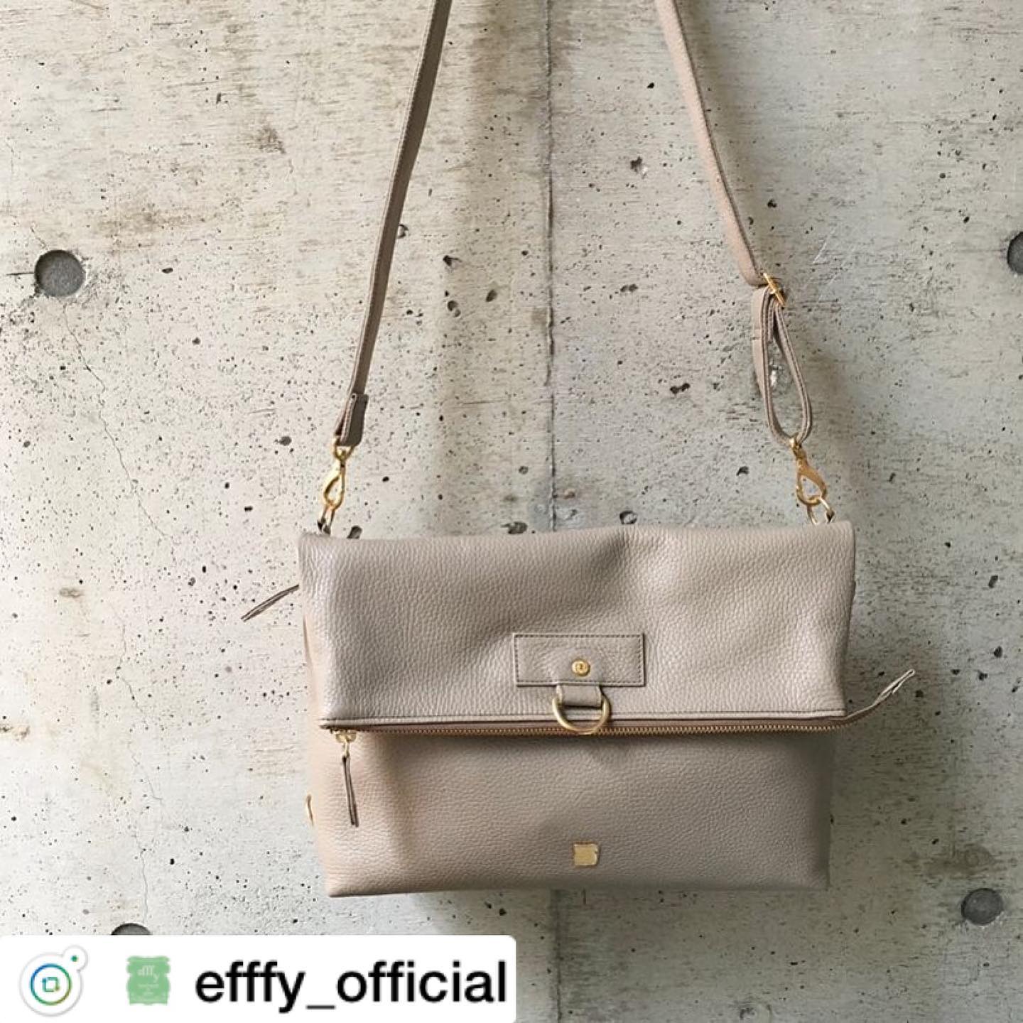 .【efffy】STANDARD COLLECTION 〈3way ONE SHOULDER BAG〉MF1-30 ¥21,000＋TAX発色が良く柔らかいイタリア製シュリンク牛革を使用ショルダー、リュック、クラッチと3wayで使用が可能◎コーデに合わせて使い分け出来ます♪#エフィー #efffy #革小物 #革トート #ItalianMaterial #ITALY製シュリンク牛革 #春夏新作バッグ#春夏コーデ#春夏大人バッグ#春夏トートeバッグ #コンビカラーバッグ#バイカラーリュック#オトナのリュック#フリンジバッグ#ショルダーバッグ#ハンドバッグ