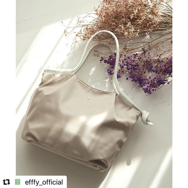 #Repost @efffy_official with @make_repost・・・.【efffy】2020SS NEW COLLECTION ..〈TOTE BAG〉TS2-14 ¥14,500＋TAX素材:ナイロン×日本製リザードエンボス加工牛革高密で落ち着いた光沢の高級感のある66ナイロンツイルに、日本製リザードエンボス加工牛革を使用。シンプルなフォルムにサイドを結んだ革ハンドルがデザインポイント◎A4ファイルが収納出来、弱撥水加工なので雨の日も便利♪#エフィー #efffy #革小物 #革トート #ItalianMaterial #ITALY製シュリンク牛革 #春夏新作バッグ#春夏コーデ#春夏大人バッグ#春夏トートeバッグ #コンビカラーバッグ#バイカラーリュック#オトナのリュック#フリンジバッグ#ショルダーバッグ#ハンドバッグ