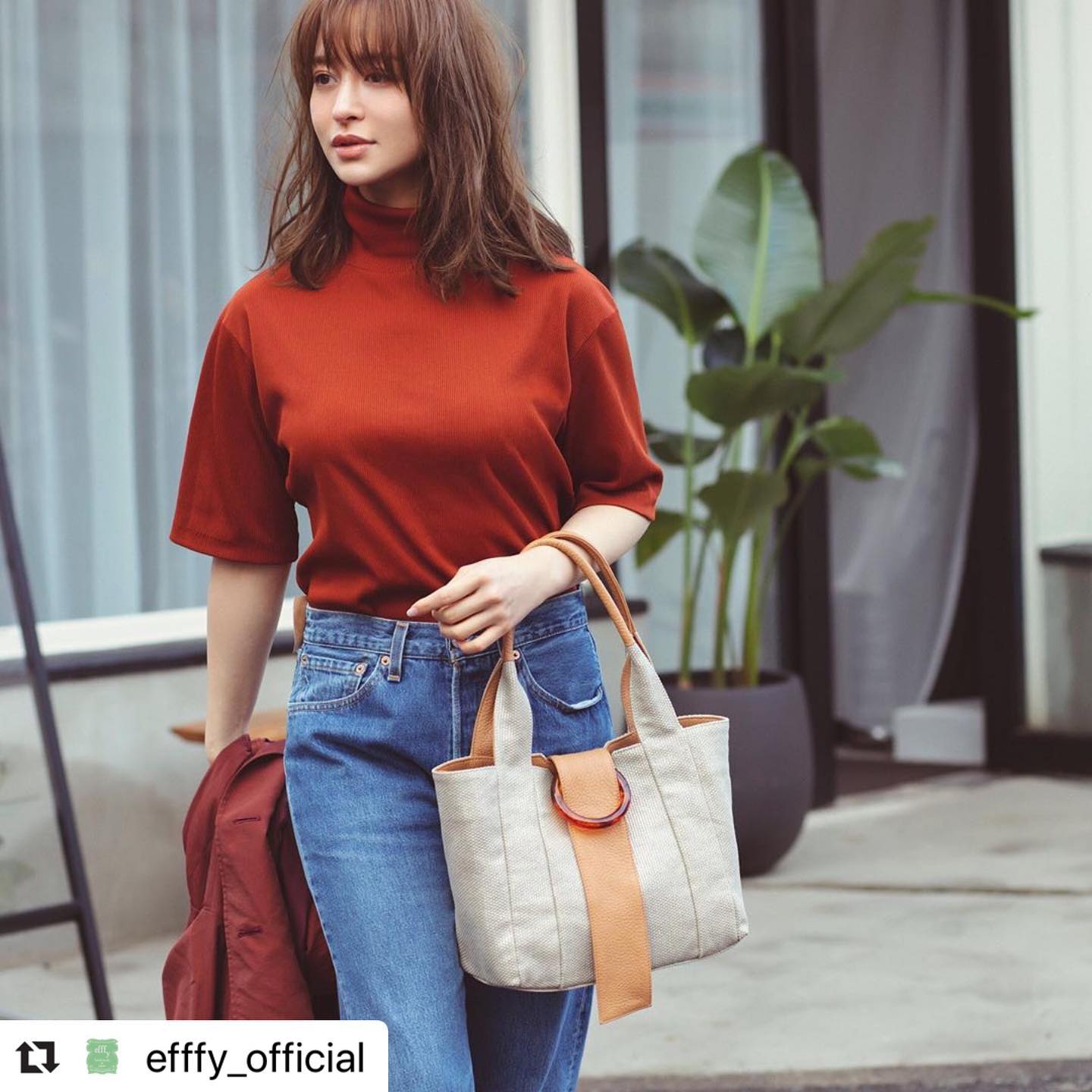 #Repost @efffy_official with @make_repost・・・.【efffy】2020SS NEW COLLECTION ..〈TOTE BAG〉NS3-17 ¥15,500＋TAX素材:メタリックプリントコットン&ジュード×日本製天然シュリンク牛革コットンとジュード(麻)の混紡素材。箔プリントを施したほのかなメタリック感が特徴です。べっ甲調のリングがデザインポイント◎#エフィー #efffy #革小物 #革トート #ItalianMaterial #ITALY製シュリンク牛革 #春夏新作バッグ#春夏コーデ#春夏大人バッグ#春夏トートeバッグ #コンビカラーバッグ#バイカラーリュック#オトナのリュック#フリンジバッグ#ショルダーバッグ#ハンドバッグ#野崎萌香 #nozakimoeka#moeka_nozaki