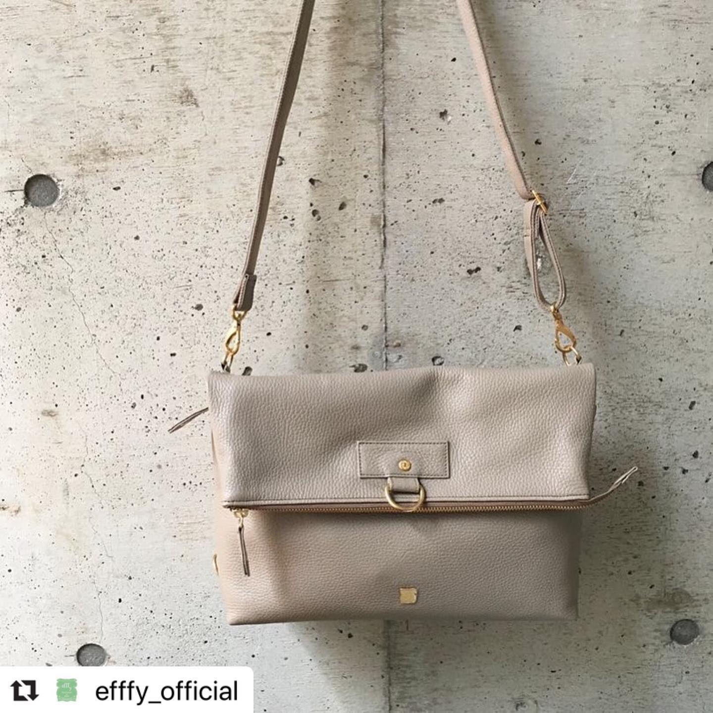 #Repost @efffy_official with @make_repost・・・.【efffy】STANDARD COLLECTION 〈3way ONE SHOULDER BAG〉MF1-30 ¥21,000＋TAX発色が良く柔らかいイタリア製シュリンク牛革を使用ショルダー、リュック、クラッチと3wayで使用が可能◎コーデに合わせて使い分け出来ます♪#エフィー #efffy #革小物 #革トート #ItalianMaterial #ITALY製シュリンク牛革 #春夏新作バッグ#春夏コーデ#春夏大人バッグ#春夏トートeバッグ #コンビカラーバッグ#バイカラーリュック#オトナのリュック#フリンジバッグ#ショルダーバッグ#ハンドバッグ