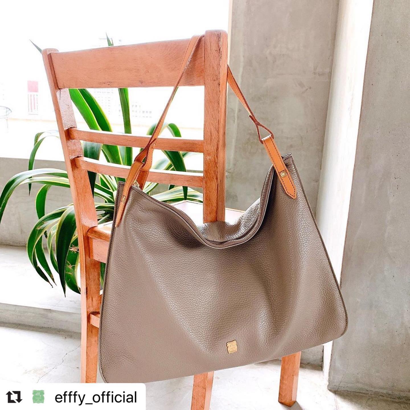 #Repost @efffy_official with @make_repost・・・.【efffy】STANDARD COLLECTION 〈2way SEMI SHOULDER BAG〉EN1-26 ¥15,500＋TAX素材:イタリア製シュリンク牛革発色が良く柔らかいイタリア製シュリンク牛革を使用ハンドルを前に倒して付属のショルダーストラップを使用すると斜め掛けも可能♪#エフィー #efffy #革小物 #革トート #ItalianMaterial #ITALY製シュリンク牛革 #春夏新作バッグ#春夏コーデ#春夏大人バッグ#春夏トートeバッグ #コンビカラーバッグ#バイカラーリュック#オトナのリュック#フリンジバッグ#ショルダーバッグ#ハンドバッグ　#コインケース #カードケース #コンパクト財布
