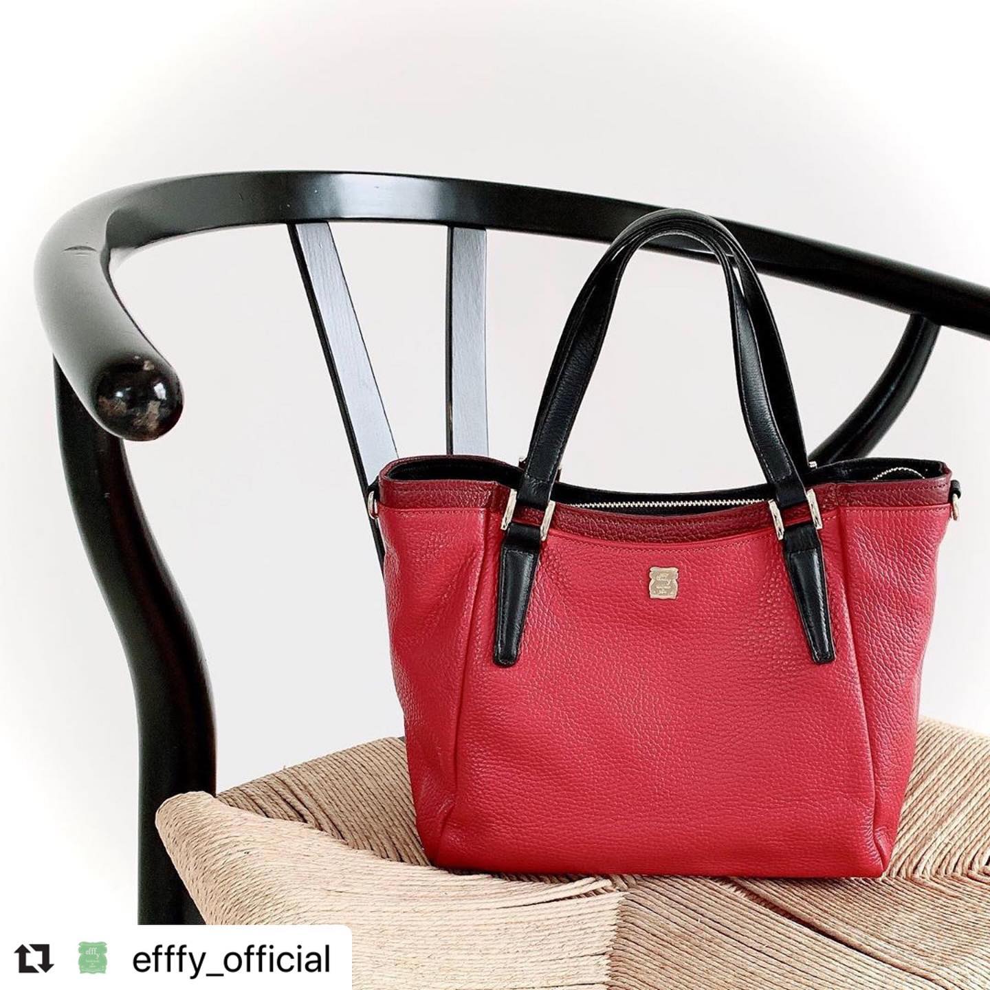 #Repost @efffy_official with @make_repost・・・.【efffy】STANDARD COLLECTION 発色が良く柔らかい、イタリア製シュリンク牛革を使用。口元のカラーコンビをアクセントにバイカラーで表現。ショルダーストラップ付属で2wayで使用可◎〈2way ハンドバッグ〉STYLE No. / TS2-02PRICE / ¥24,500＋TAXCOLOR /  REDMATERIAL / イタリア製シュリンク牛革×日本製牛革#エフィー #efffy #革小物 #革トート #ItalianMaterial #ITALY製シュリンク牛革 #春夏新作バッグ#春夏コーデ#春夏大人バッグ#春夏トートeバッグ #コンビカラーバッグ#バイカラーリュック#オトナのリュック#フリンジバッグ#ショルダーバッグ#ハンドバッグ　#コインケース #カードケース #コンパクト財布
