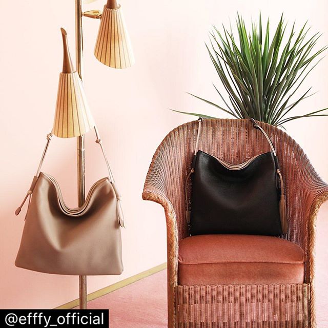 . [efffy official]2020 Spring＆Ｓummer NEW COLLECTIONどこまでもやさしいバッグ。ふかふかの日本製シュリンク牛革のバッグ。とてもやわらかだから持ちやすくてストレスフリー。シンプルなフォルムに結んだカラーコンビの細めのショルダー＆タッセルがデザインポイント。#efffy#エフィー#革小物#革トート#ItalianMaterial#カラフル小物#ITALY製シュリンク牛革#春夏新作バッグ#春夏コーデ#春夏大人バッグ#春夏トートバッグ#コンビカラーバッグ#バイカラーリュック#オトナのリュック#フリンジバッグ#ショルダーバッグ#ハンドバッグ#タウンボストン
