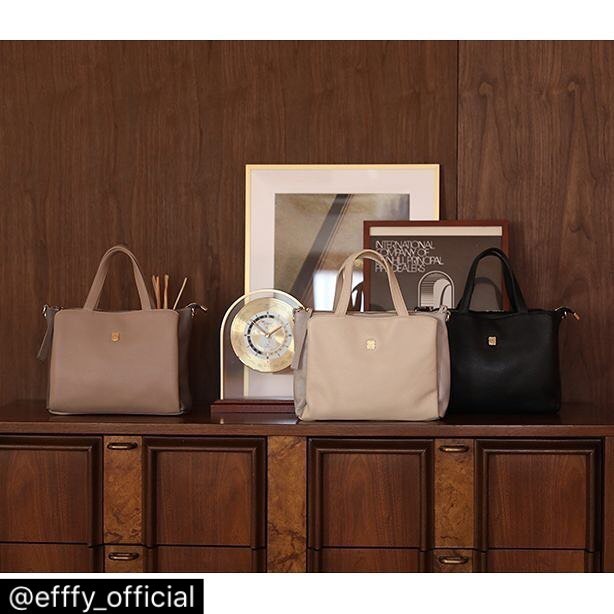 .【efffy】2020SS NEW COLLECTION..〈2WAY HAND BAG〉MIC3-23 ¥20,000＋TAX素材:イタリア製シュリンク牛革イタリアのファクトリーブランド BRUNO ROSSIとのコラボレーションモデル。シンプルなフォルムに機能的な使い勝手の良いポケットを搭載。ショルダーストラップを付けて2wayで使用可能。#エフィー #革小物 #革トート #ItalianMaterial #ITALY製シュリンク牛革 #春夏新作バッグ#春夏コーデ#春夏大人バッグ#春夏トートeバッグ#コンビカラーバッグ#バイカラーリュック#オトナのリュック#フリンジバッグ#ショルダーバッグ#ハンドバッグ